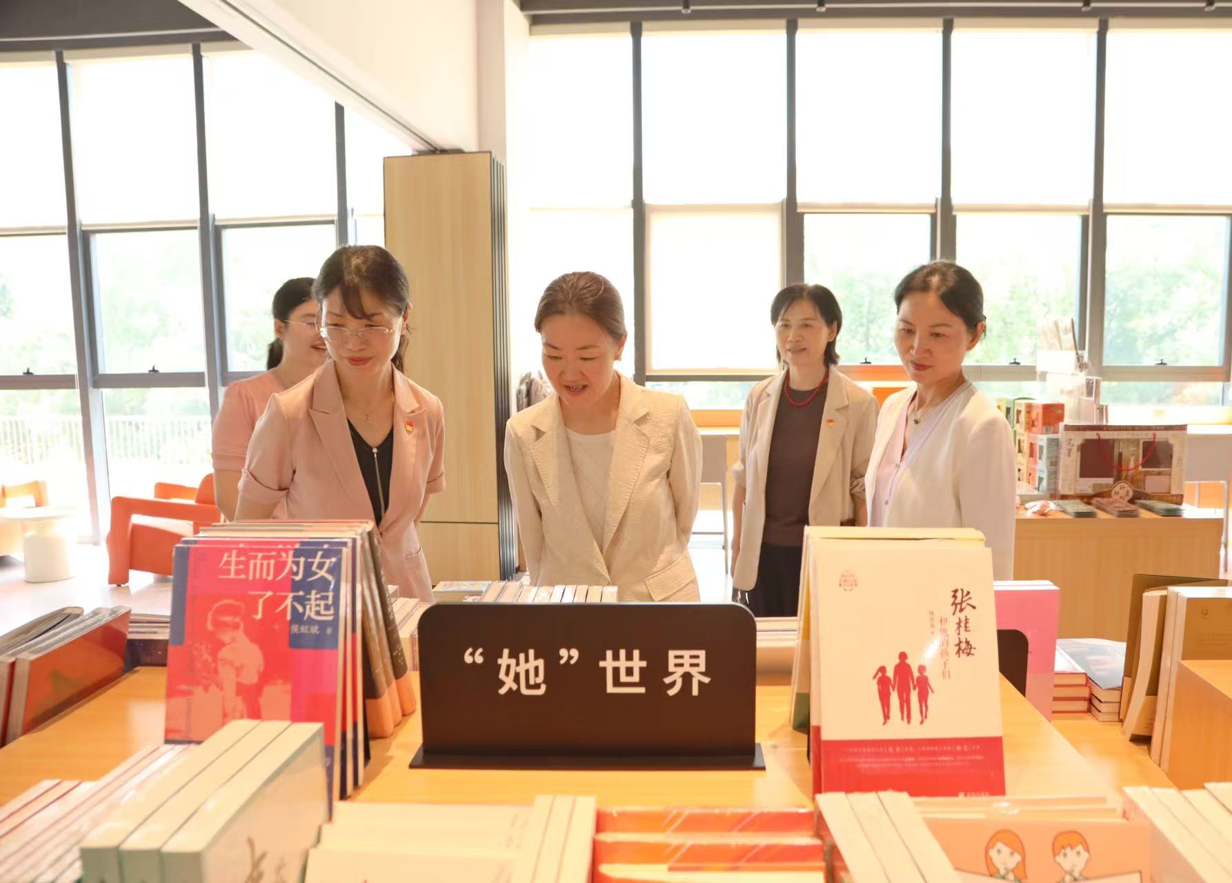 中华女子学院副校长韩燕一行来校考察交流